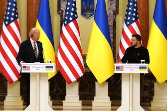 US President Joe Biden (L) and Ukrainian President Volodymyr Zelensky (R) attend a press conference in Kyiv on February 20, 2023. - US President Joe Biden made a surprise trip to Kyiv on February 20, 2023, ahead of the first anniversary of Russia's invasion of Ukraine, AFP journalists saw. Biden met Ukrainian President Volodymyr Zelensky in the Ukrainian capital on his first visit to the country since the start of the conflict. (Photo by Dimitar DILKOFF / AFP)