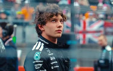 TERZA FILA - 5) KIMI ANTONELLI (Mercedes) *