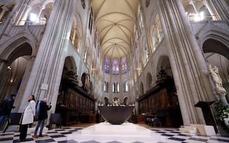 epa11762447 A new altar designed by French artist and designer Guillaume Bardet at the Notre Dame de Paris cathedral, ahead of its official reopening ceremony, in Paris, France, 07 December 2024. The Notre Dame de Paris Cathedral reopens on 07 December after nearly six years of renovation work following its destruction by a fire on 15 April 2019.  EPA/LUDOVIC MARIN / POOL MANDATORY MENTION OF THE ARTIST UPON PUBLICATION   MAXPPP OUT   EDITORIAL USE ONLY EDITORIAL USE ONLY