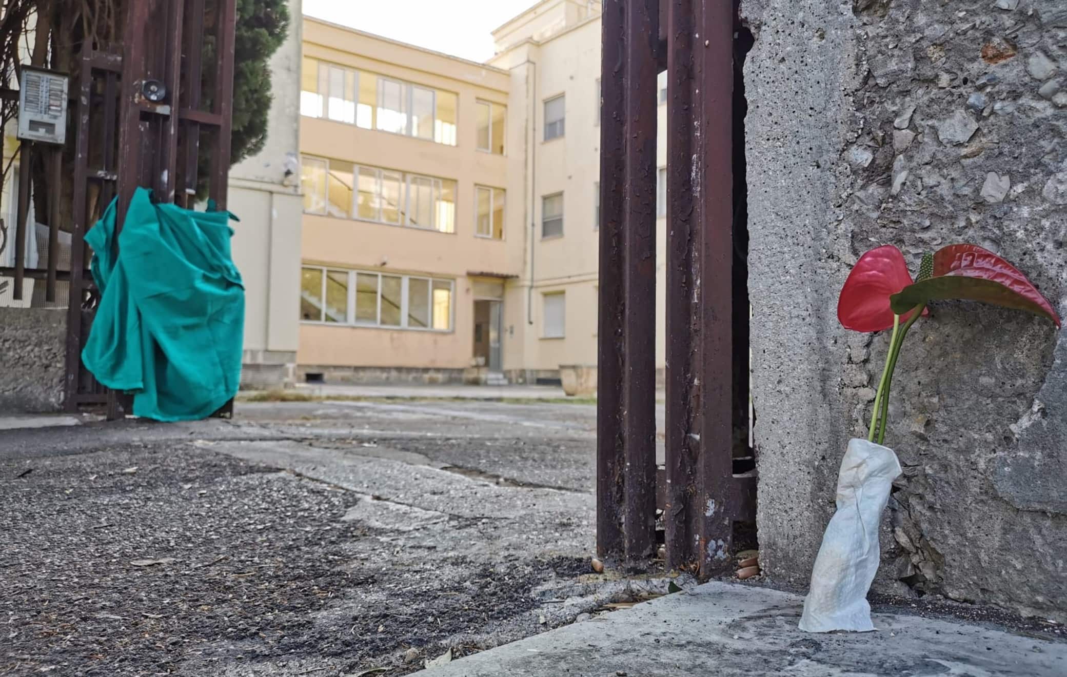 Il condominio dove è avvenuto l'omicidio