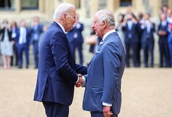 US President Joe Biden is greeted by Britain's King Charles III greets during a ceremonial welcome in the Quadrangle at Windsor Castle in Windsor on July 10, 2023. US President Joe Biden was in Britain on Monday, where he met with Prime Minister Rishi Sunak and King Charles III, before going on to a NATO summit in Lithuania. (Photo by Chris Jackson / POOL / AFP) (Photo by CHRIS JACKSON/POOL/AFP via Getty Images)