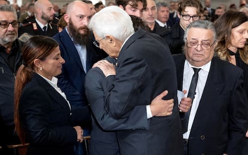 Padova - Il Presidente della Repubblica Sergio Mattarella con i famigliari del Brigadiere capo Valerio Daprà, del Carabiniere scelto Davide Bernardello e del Luogotenente Marco Piffari, oggi 17 ottobre 2025.
(Foto di Paolo Giandotti - Ufficio Stampa per la Stampa e la Comunicazione della Presidenza della Repubblica)