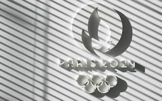 epa10454432 View of  Paris 2024 Olympic logo during the presentation of the pictograms for the Paris Olympic Games 2024 at the headquarters in Saint Denis, France, 08 February 2023.  EPA/TERESA SUAREZ