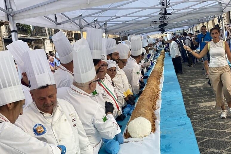 Il cannolo più lungo del mondo