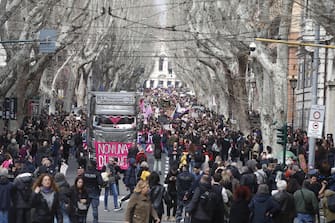 Striscioni alla manifestazione di "Non una di meno" per la Festa della Donna a Roma, 8 marzo 2025.
ANSA/ANGELO CARCONI