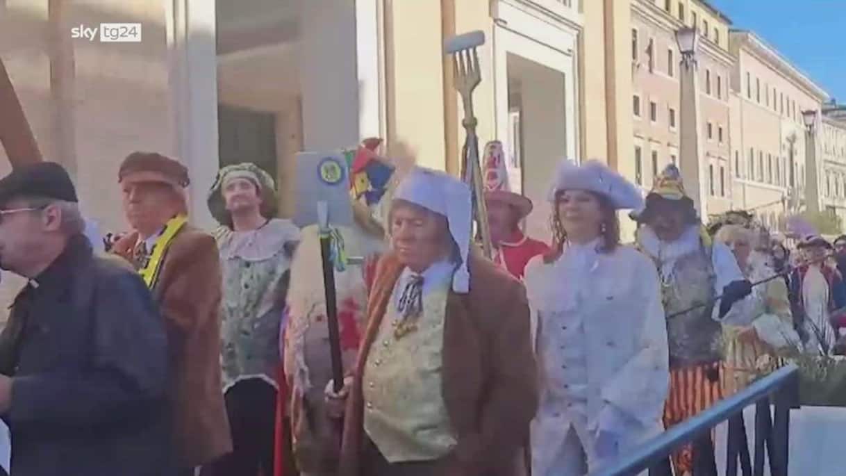 roma in vaticano il giubileo delle maschere italiane