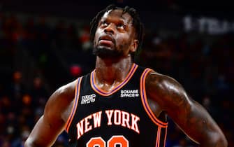 PHOENIX, AZ - MARCH 4: Julius Randle #30 of the New York Knicks looks on during the game against the Phoenix Suns on March 4, 2022 at Footprint Center in Phoenix, Arizona. NOTE TO USER: User expressly acknowledges and agrees that, by downloading and or using this photograph, user is consenting to the terms and conditions of the Getty Images License Agreement. Mandatory Copyright Notice: Copyright 2022 NBAE (Photo by Barry Gossage/NBAE via Getty Images)
