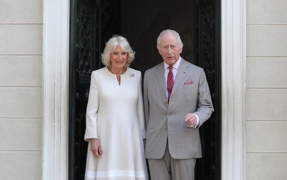 Terminata la visita in Italia di re Carlo e della regina Camilla