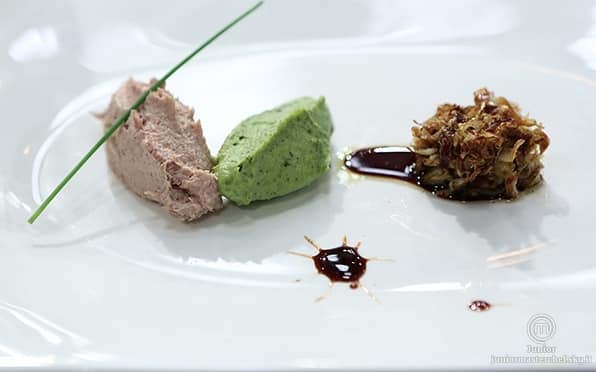 Quenelle di lingua e mousse di broccoli con verza all'aceto balsamico