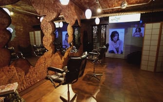 AUSTRALIA - JANUARY 01:  Living Underground In Coober Pedy, Australia-Coober Pedy's underground Desert Cave Hotel even has a hair salon.  (Photo by Eric-Paul-Pierre PASQUIER/Gamma-Rapho via Getty Images)