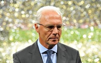 epa11064751 (FILE) A file photograph shows former German soccer player and coach, Franz Beckenbauer,  leaving the pitch after the soccer friendly match between FC Bayern Munich and Real Madrid at the Allianz Arena stadium in Munich, Germany, 13 August 2010, re-issued 08 January 2024. Beckenbauer passed away on 07 January 2024 aged 78, as his family confirmed on 08 January.  EPA/MARC MUELLER  GERMANY OUT GERMANY OUT *** Local Caption *** 52366557