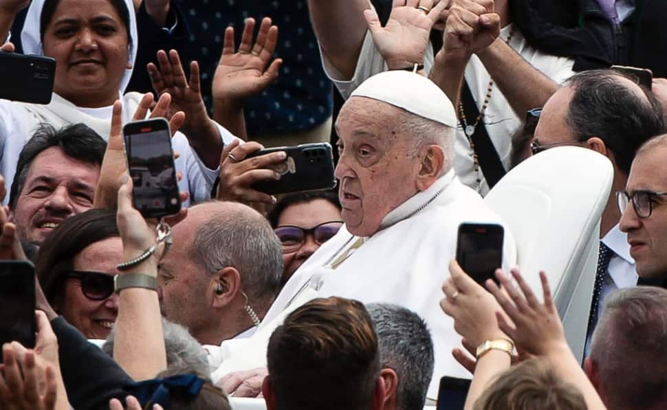 Papa Francesco, l'ultimo giro in papamobile