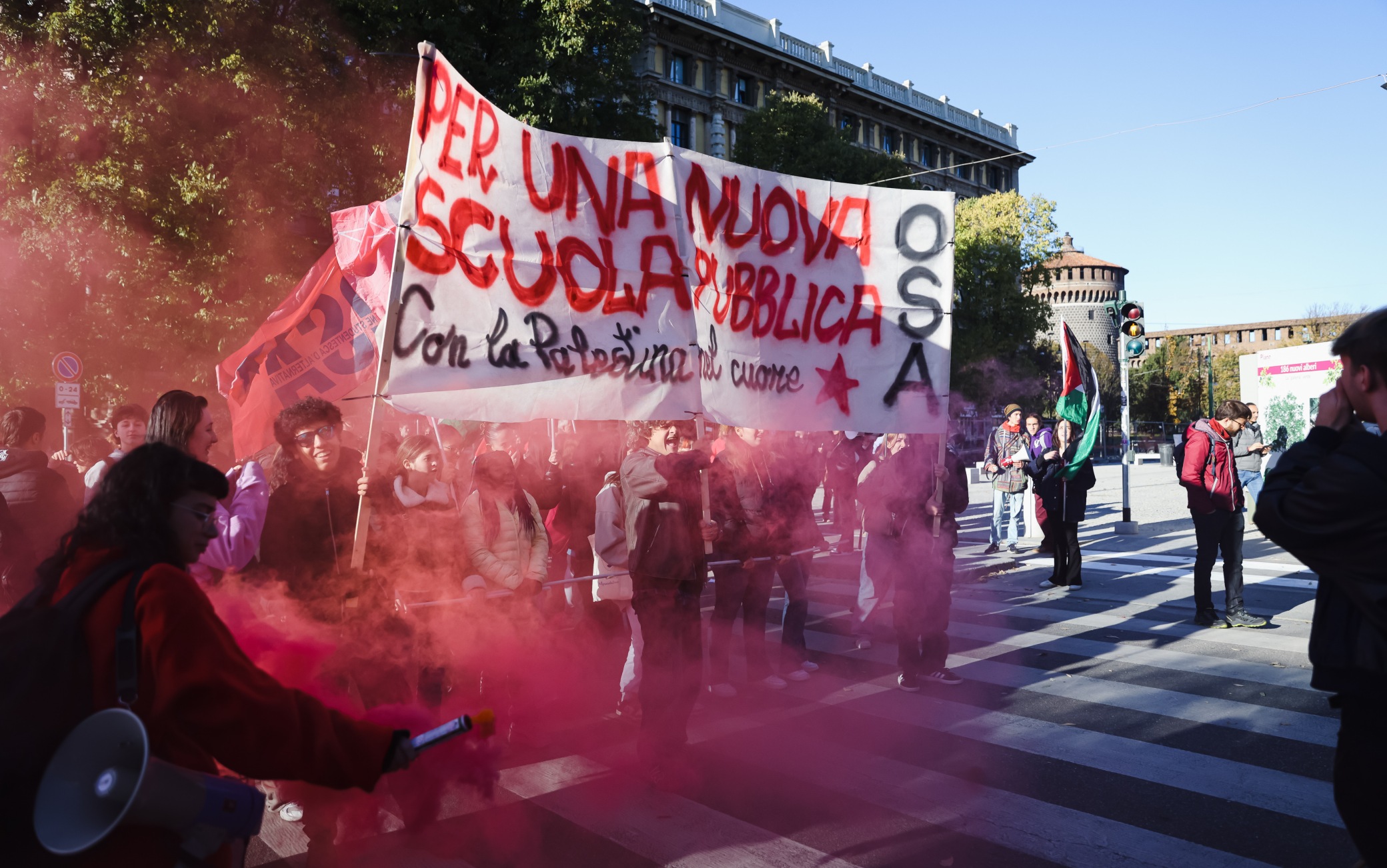 Foto Alessandro Bremec/LaPresse
17-11-2023 Milano, Italia - Cronaca - La manifestazione Ora Decidiamo Noi organizzata da Unione degli Studenti a Milano. Nella foto: Un momento della manifestazione

November 17, 2023 Milano Italy - News - The Ora Decidiamo Noi event organized by the Students\' Union in Milan. In the photo: A moment of the event