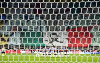 Derby Milan-Inter, la coreografia rossonera dedicata ai medici