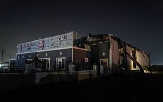 27 September 2023, Iraq, Hamdaniya: A general view of a wedding hall shows the aftermath of a fatal fire that engulfed the hall during a wedding celebration. At least 100 people were killed and more than 150 injured when a fire broke out during a wedding at an event hall, according to state media and health officials. Photo: Ismael Adnan/dpa (Photo by Ismael Adnan/picture alliance via Getty Images)