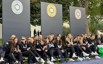 La cerimonia al Quirinale Un post tratto dal profilo X di ItaliaTeam (@ItaliaTeam_it): I medagliati italiani alle Olimpiadi di Parigi 2024 in viaggio verso il Quirinale per essere ricevuti da Sergio Mattarella +++ATTENZIONE LA FOTO NON PUO' ESSERE PUBBLICATA O RIPRODOTTA SENZA L'AUTORIZZAZIONE DELLA FONTE DI ORIGINE CUI SI RINVIA+++ NPK
