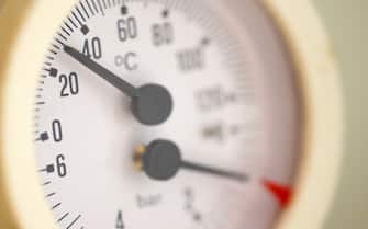 "Central heating" temperature and pressure gauge