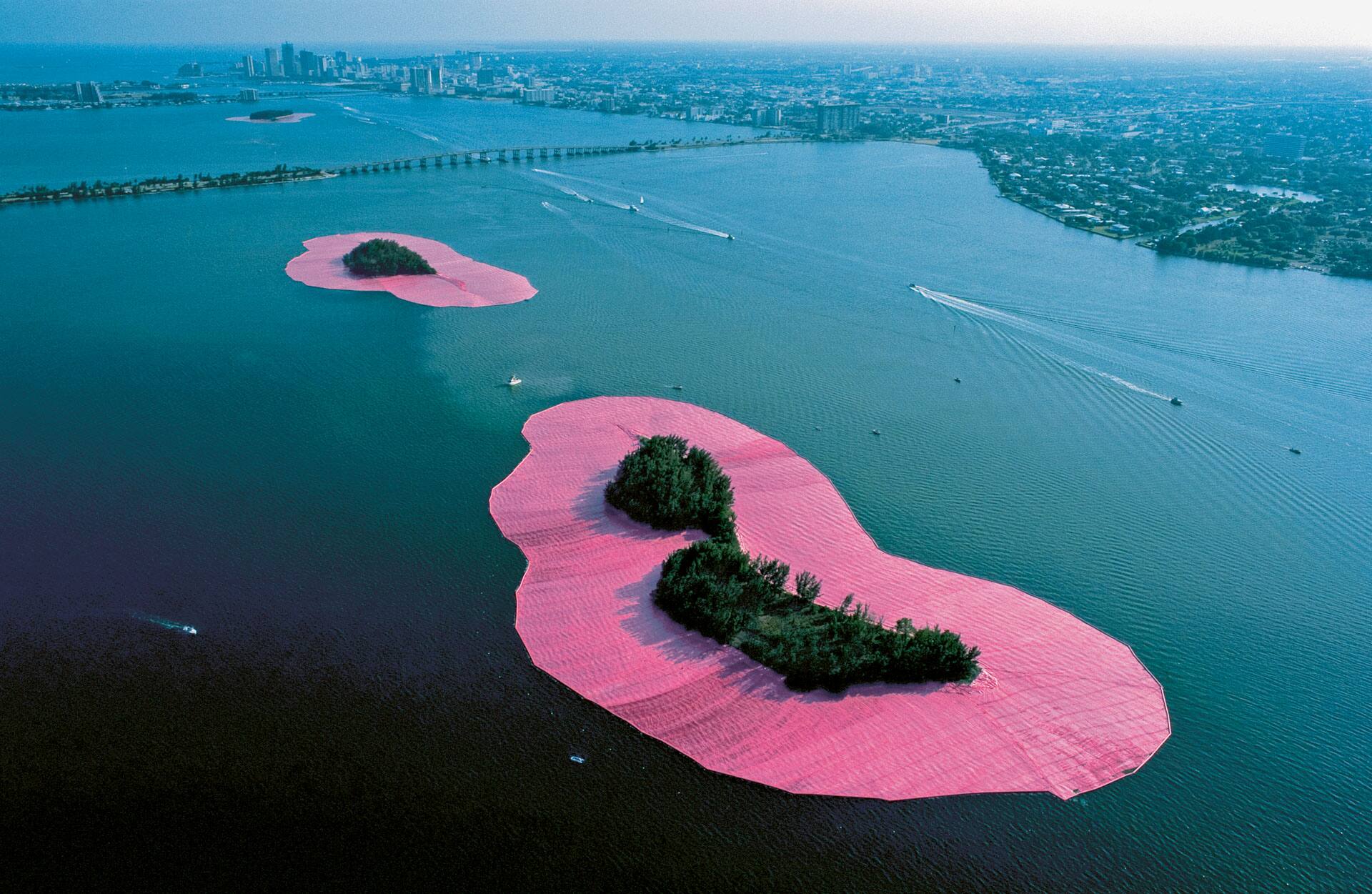 Christo_and_Jeanne-Claude_Surrounded_Islands_Biscayne_Bay_Greater_Miami_Florida_USA_1980–83_-_Photo_Wolfgang_Volz_-_(c)_The_Christo_and_Jeanne-Claude_Foundation.jpg