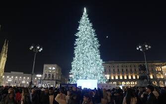 Milano - Accensione dell'\''Albero di Natale in Piazza Duomo. Albero giochi olimpici invernali Milano - Cortina 2026. (Milano - 2024-12-06, Duilio Piaggesi) p.s. la foto e'\'' utilizzabile nel rispetto del contesto in cui e'\'' stata scattata, e senza intento diffamatorio del decoro delle persone rappresentate