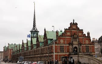 epa11281381 (FILE) The old Stock exchange building (Boersen) in Copenhagen, Denmark, 28 January 2019 (issued 16 April 2024). A violent fire broke out in the building which is under renovation on 16 April 2024. The building was erected in the 1620s as a commercial building by King Christian IV and is located next to the Danish parliament.  EPA/LINDA KASTRUP DENMARK OUT