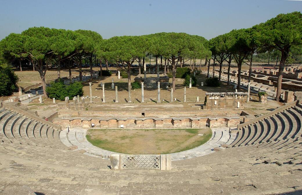 1-Ostia-Teatro_Archivio-Parco-archeologico-Ostia-antica.jpg