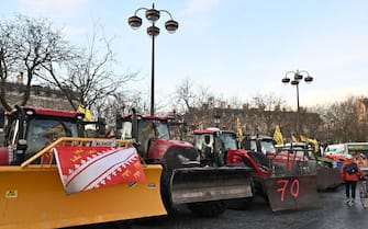 PARIS, FRANCE - MARCH 01: France farmers block roads with their tractors during the protest by the French farmers' union in front of the Arc de Triomphe on the Champs-Elysees in Paris, France on March 1, 2024. (Photo by Mustafa Yalçn/Anadolu via Getty Images)