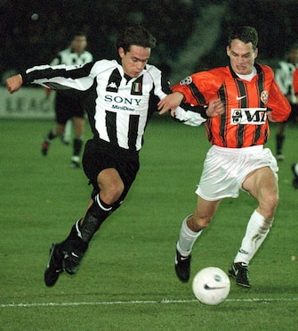 E51 - 22.10.97 - KOSICE - SPR: Juventus striker Filippo Inzaghi (l) struggles for the ball with Andras Telek of Kosice during their Champions Legaue match here 22 October. GABOR MONOS/ANSA