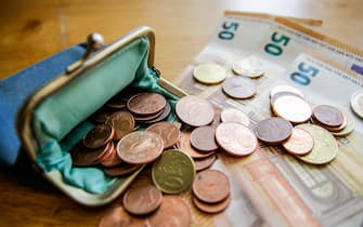 Cash, purse, coins, finances