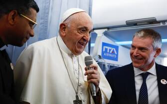 Pope Francis talks with journalists aboard a flight from Rome to Lisbon on the occasion of the World Youth Day 2023, August 2, 2023. REUTERS/Guglielmo Mangiapane/Pool