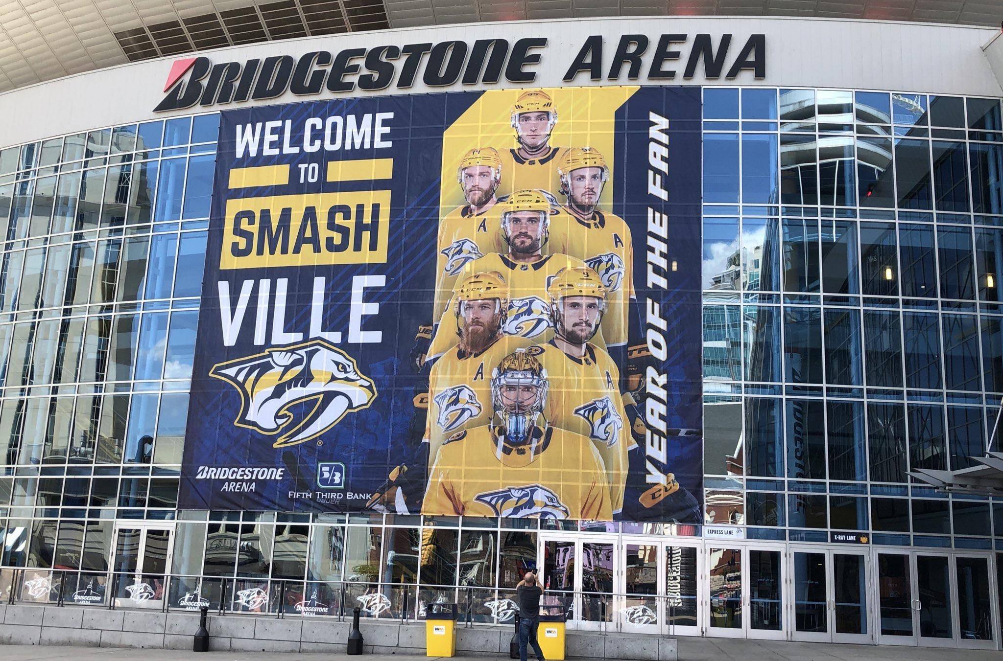 Una vista esterna della Bridgestone Arena Una vista esterna della Bridgestone Arena