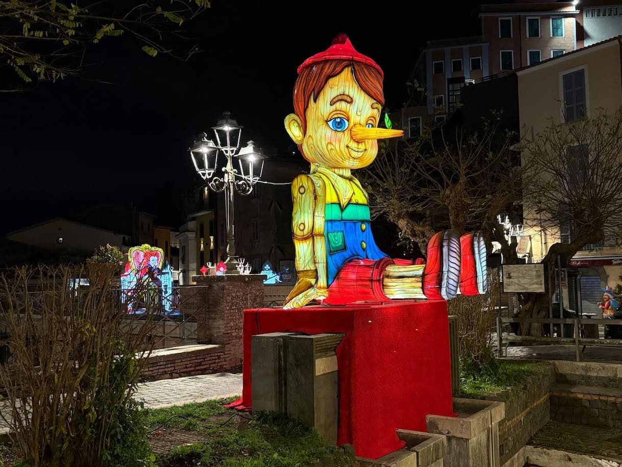 Natale a Nemi, la magia delle fiabe prende vita nel borgo Natale a Nemi, la magia delle fiabe prende vita nel borgo