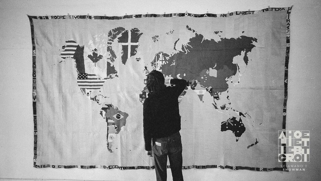 Alighiero_Boetti_Sciamano_e_Showman.jpg