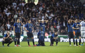 epa06985266 Atalanta players react after the Europa League Play-offs, 2nd leg soccer match between FC Copenhagen and Atalanta at Parken Stadium in Copenhagen, Denmark, 30 August 2018.  EPA/LISELOTTE SABROE DENMARK OUT