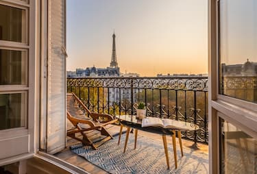 beautiful paris balcony at sunset with eiffel tower view 