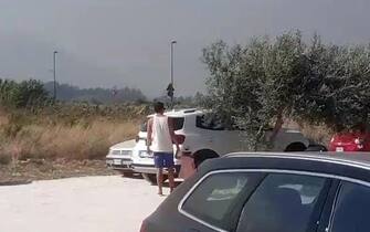 FRAME DA VIDEO - incendio all'aeroporto siciliano, fuga dei turisti
fonte Ignazio Marchese