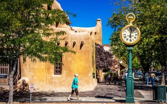 SANTA FE, NEW MEXICO, USA, Oct, 12, 2014: - Shoppers and tourists at the Native American market in Santa Fe, New Mexico. The market is held at the Palace of the Governors, built in 1610. Santa Fe, NM