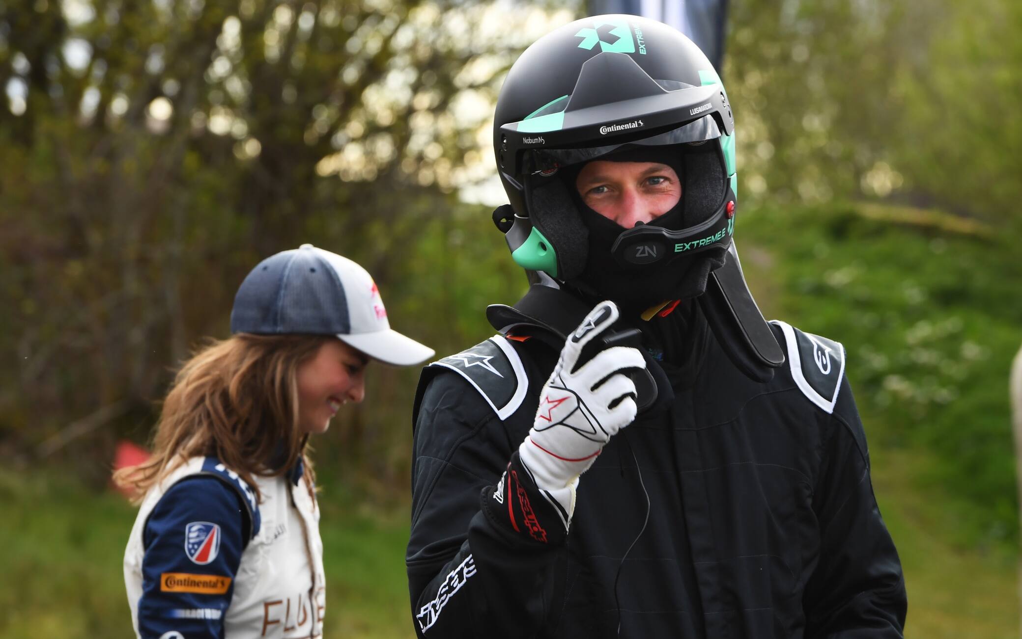 Il principe William sul circuito di Knockhill, in Scozia, con casco e tuta da pilota