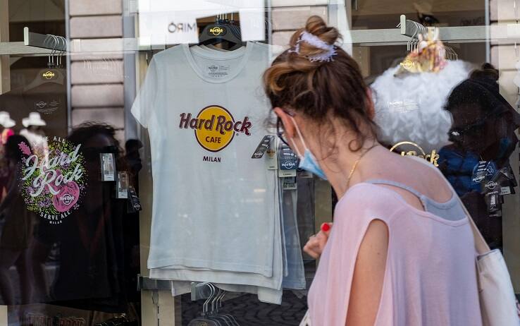 Il negozio dell'Hard Rock Cafè in via Dante a Milano