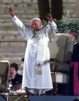 Papa Wojtyla  arriva Tor Vergata il 19 agosto del 2000   
ANSA/FILIPPO MONTEFORTE