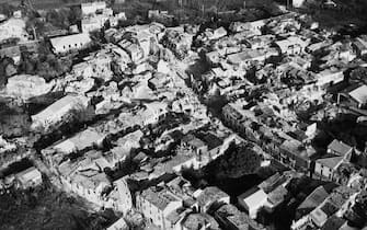 TERREMOTO IRPINIA 1980 S.MICHELE DI SERINO AVELLINO (Irpinia - 1980-11-24, Mansi Gaetano / GIACOMINOFOTO) p.s. la foto e' utilizzabile nel rispetto del contesto in cui e' stata scattata, e senza intento diffamatorio del decoro delle persone rappresentate
