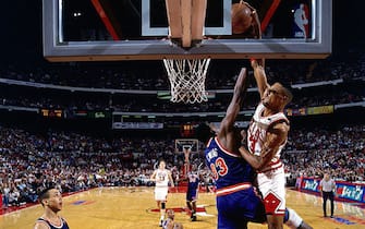 CHICAGO - 1994: Scottie Pippen #33 of the Chicago Bulls drives to the basket for a slam dunk over Patrick Ewing of the New York Knicks in 1994  during an NBA game at The United Center in Chicago, Illinois.  NOTE TO USER: User expressly acknowledges  and agrees that, by downloading and or using this  photograph, User is consenting to the terms and conditions of the Getty Images License Agreement. (Photo by Nathaniel S. Butler/ NBAE/ Getty Images) 