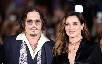 ROME, ITALY - OCTOBER 26: Johnny Depp and Luisa Ranieri attend the "Modì – Three Days On The Wing Of Madness" red carpet during the 19th Rome Film Festival at Auditorium Parco Della Musica on October 26, 2024 in Rome, Italy. (Photo by Daniele Venturelli/WireImage)