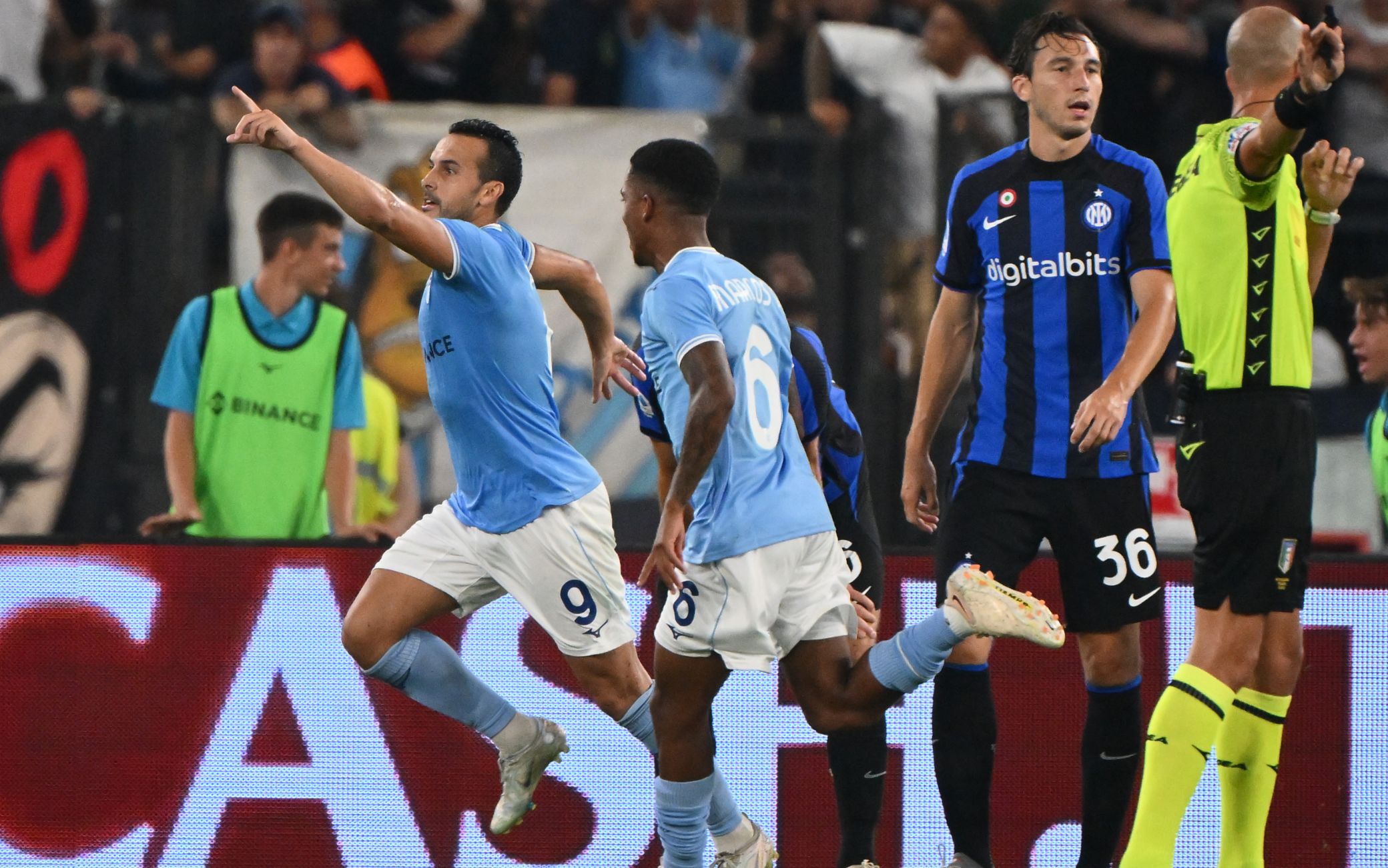 Napoli, la festa dei tifosi con De Laurentiis dopo la vittoria sulla ...