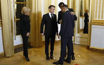 epa11185186 French President Emmanuel Macron (C), French First Lady Brigitte Macron (L) and Qatari Emir Sheikh Tamim bin Hamad Al Thani (C-R) greet Paris Saint Germain's soccer player Kylian Mbappe during the entrance ceremony at the Elysee Palace before an official dinner on the sidelines of the Qatari Emir's state visit in Paris, France, 27 February 2024.  EPA/YOAN VALAT / POOL  MAXPPP OUT