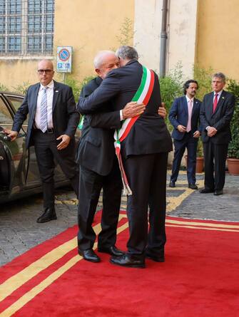 Rome's Mayor Roberto Gualtieri and Brazilian President Luiz Inacio Lula da Silva in occasion of their meeting at the Campidoglio, Rome, Italy, 21 June 2023.
ANSA/CAMPIDOGLIO PRESS AGENCY
+++ ANSA PROVIDES ACCESS TO THIS HANDOUT PHOTO TO BE USED SOLELY TO ILLUSTRATE NEWS REPORTING OR COMMENTARY ON THE FACTS OR EVENTS DEPICTED IN THIS IMAGE; NO ARCHIVING; NO LICENSING +++ NPK +++