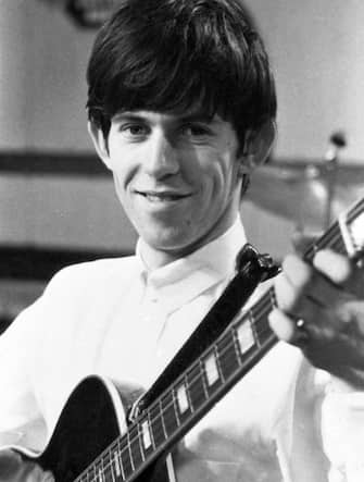 LONDON - 1964: English guitarist, songwriter and co-founder of the Rolling Stones, Keith Richards, plays a Harmony Meteor H70 model guitar at De Lane Lea Studios where the band recorded their second single “I Wanna Be Your Man” on October 7, 1963, in London, England. (Photo by Jeff Hochberg/Getty Images)
