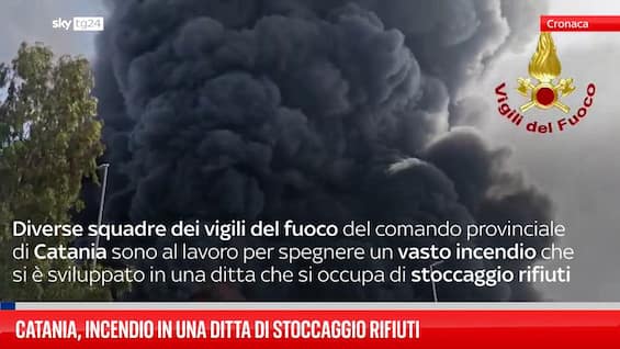 catania incendio in una ditta di stoccaggio rifiuti