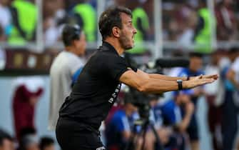 epa10924456 Venezuela's technical director Fernando Batista reacts during a CONMEBOL FIFA World Cup 2026 qualifiers match between Venezuela and Chile, in Maturin, Venezuela, 17 October 2023.  EPA/Miguel Gutiérrez