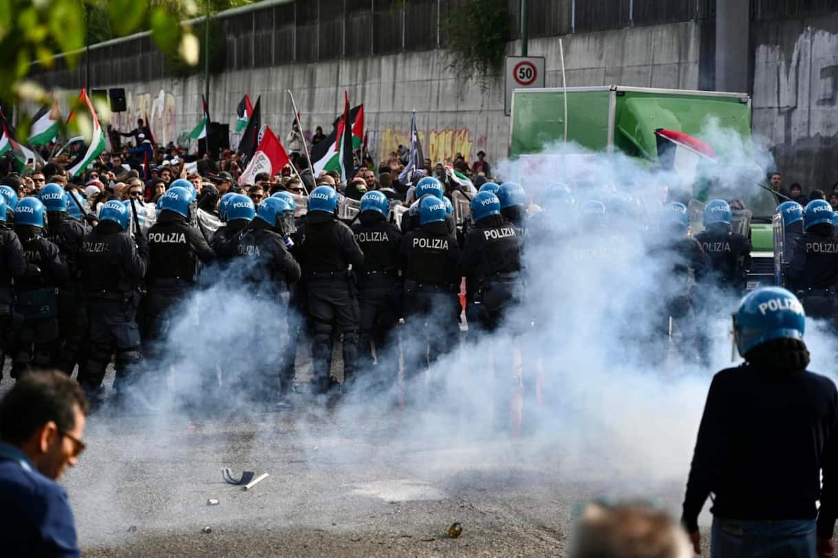 Corteo pro Palestina a Torino, scontri manifestanti polizia. VIDEO Corteo pro Palestina a Torino, scontri manifestanti polizia. VIDEO