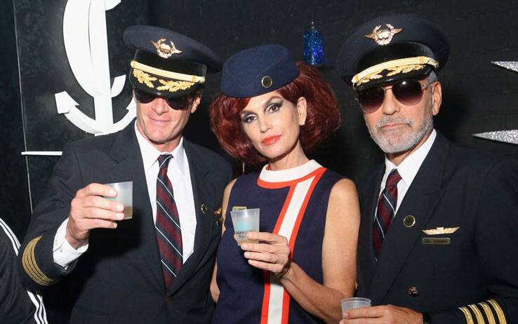 George Clooney vestito da pilota - Getty Images